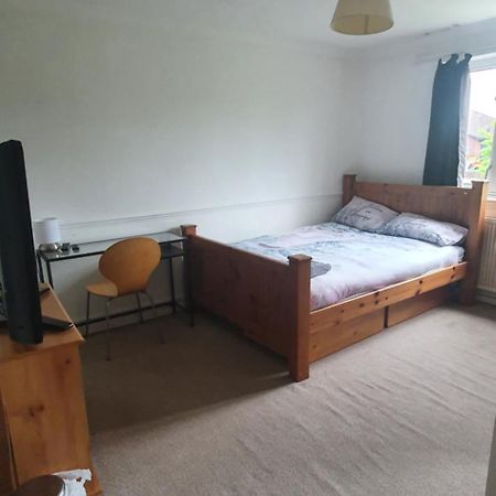Spacious And Serene Stay Near Milton Keynes Centre Willen Zimmer foto