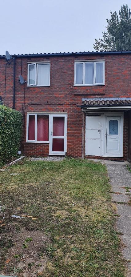 Spacious And Serene Stay Near Milton Keynes Centre Willen Exterior foto