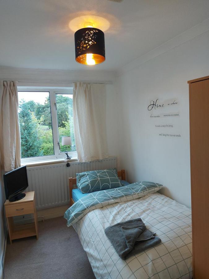 Spacious And Serene Stay Near Milton Keynes Centre Willen Exterior foto