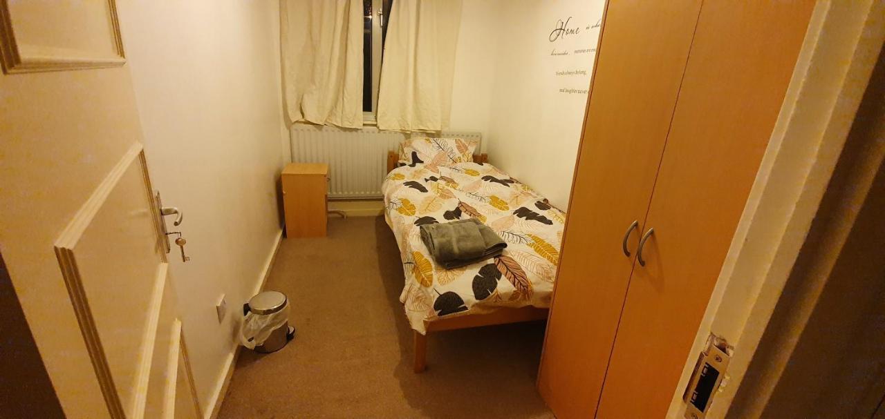 Spacious And Serene Stay Near Milton Keynes Centre Willen Exterior foto