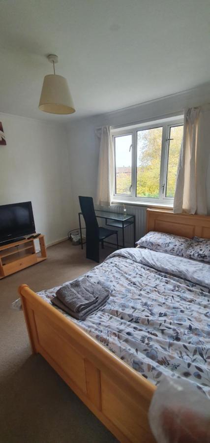 Spacious And Serene Stay Near Milton Keynes Centre Willen Exterior foto